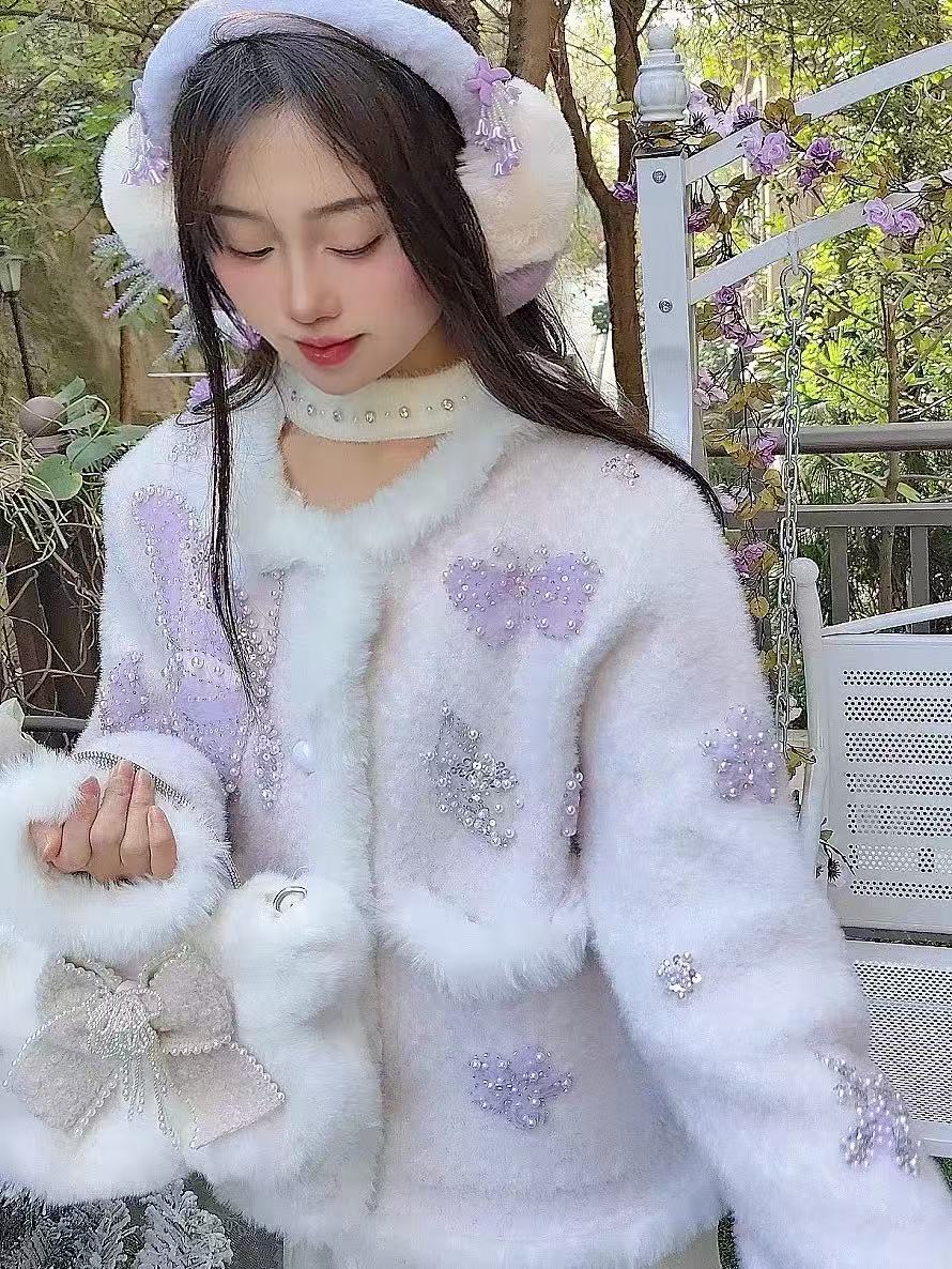 高級感のあるパールビーズ刺繍ニットウェア、ラウンドネックカー - Wool Coat Peacoat のレビューと価格