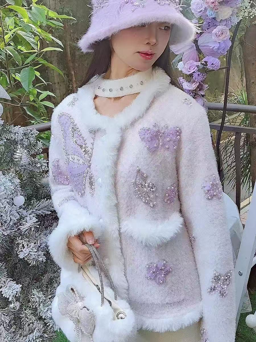 高級感のあるパールビーズ刺繍ニットウェア、ラウンドネックカー - Wool Coat Peacoat のレビューと価格